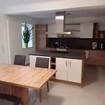 Zur Stadt דירה *