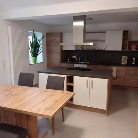 Zur Stadt Apartment *